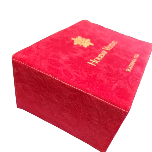 SLATKIN & CO Holiday Votives in Red Flocked Gift Box - Picture 8 of 8